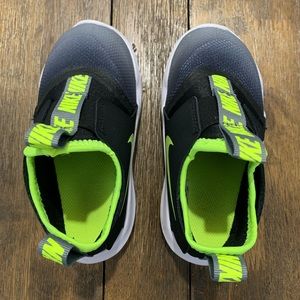 NIKE Toddler Sneakers - size 8